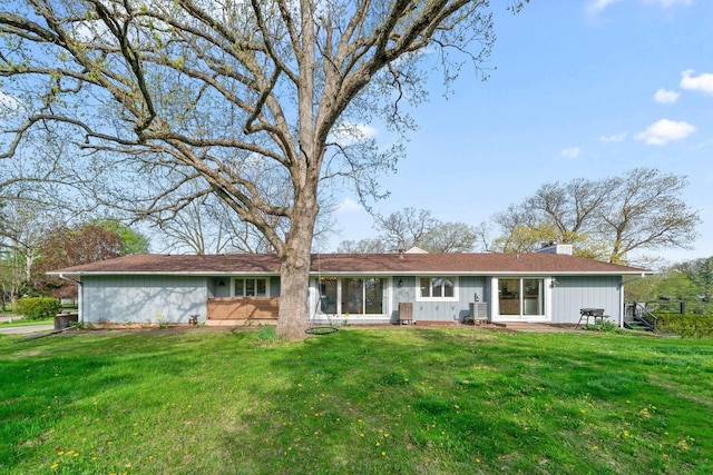 209 Oak Cv, Lake Holiday, IL 60552 - back of house featuring a lawn