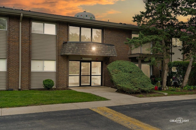 4425 Blackhawk Ln Unit 201, Lisle, IL 60532 - view of property at dusk