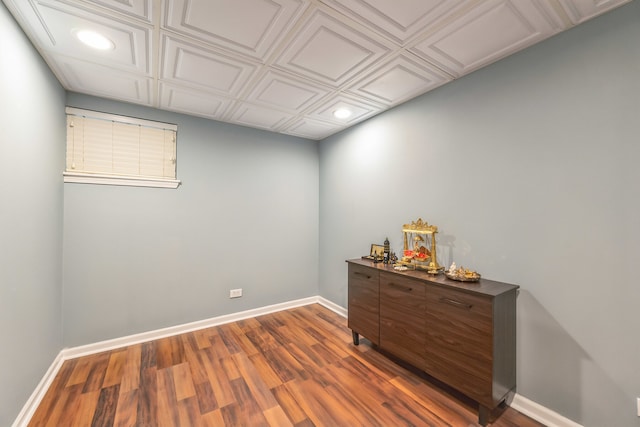 2704 Flagstone Cir, Naperville, IL 60564 - interior space featuring baseboards, recessed lighting, and dark wood finished floors