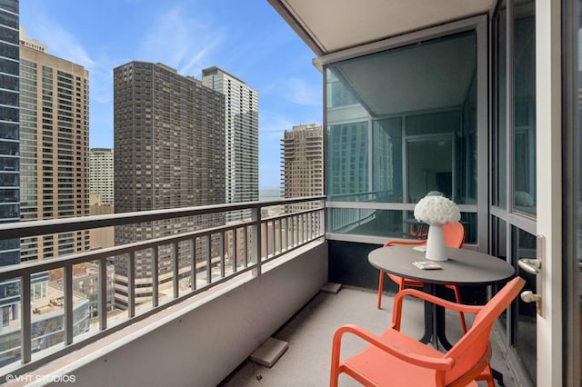505 N Mcclurg Ct Unit 1801, Chicago, IL 60611 - balcony with a city view