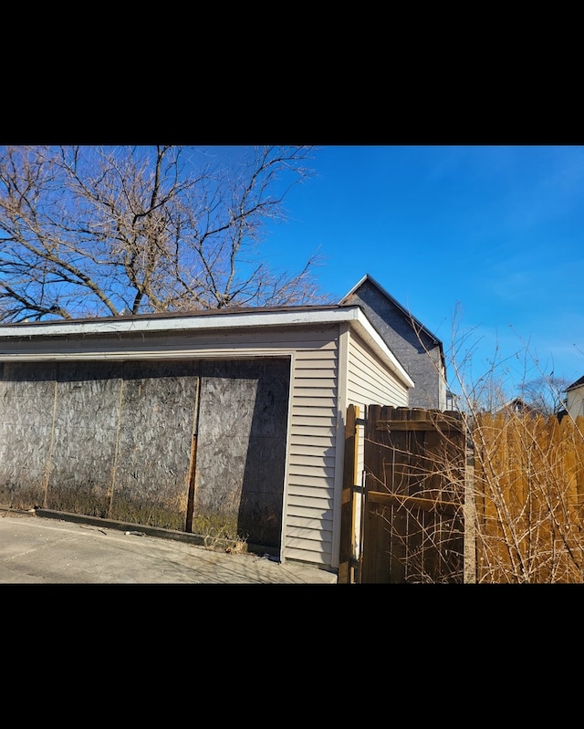 8418 S Colfax Ave, Chicago, IL 60617 - view of property exterior featuring fence