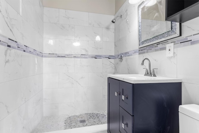 206 Franklin Pl, Rockford, IL 61103 - full bath featuring tiled shower, toilet, and vanity