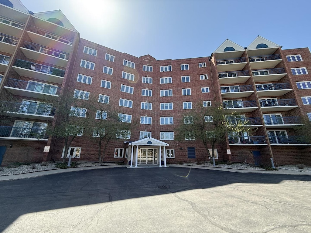 7120 N Milwaukee Ave Unit 305, Niles, IL 60714 - view of apartment building / complex