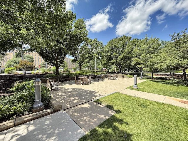 7120 N Milwaukee Ave Unit 305, Niles, IL 60714 - view of home's community with a lawn and a patio