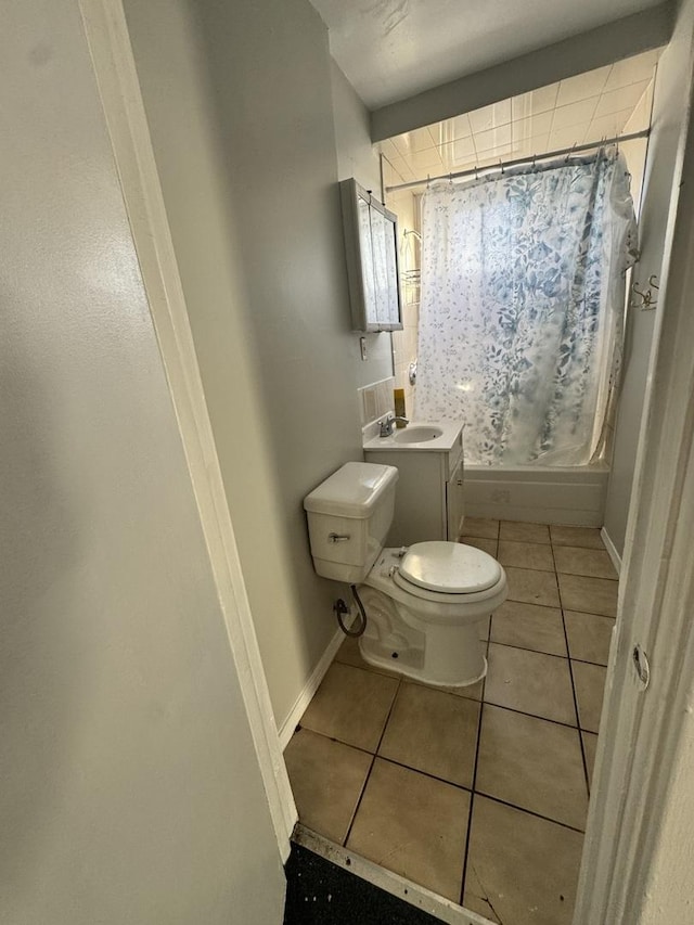 5015 N Kimberly Ave, Chicago, IL 60630 - bathroom with toilet, tile patterned floors, a sink, and shower / bath combo with shower curtain