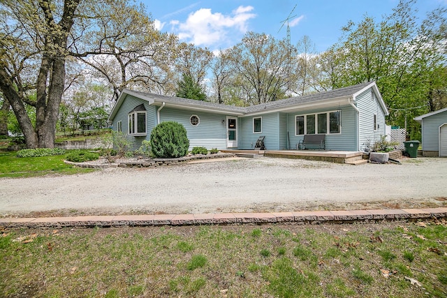 4618 W Hilltop Dr, Kankakee, IL 60901 - ranch-style home featuring driveway