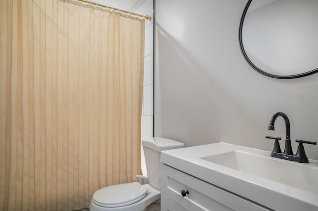6226 Beechwood Rd, Matteson, IL 60443 - full bath featuring toilet, a shower with curtain, and vanity