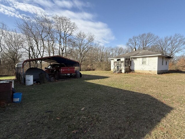 view of yard featuring a carport