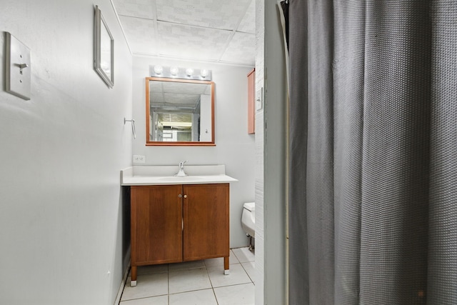 bathroom featuring toilet, a shower with curtain, vanity, and tile patterned floors