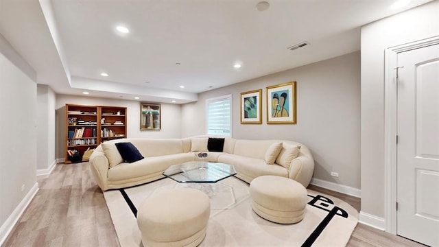 living room featuring recessed lighting, baseboards, visible vents, and light wood-style floors