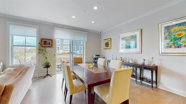 dining area with crown molding, light wood-style floors, baseboards, and recessed lighting