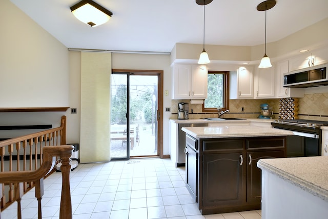1167 Timberlane Ct, Naperville, IL 60540 - kitchen featuring backsplash, decorative light fixtures, gas range, a sink, and white cabinets