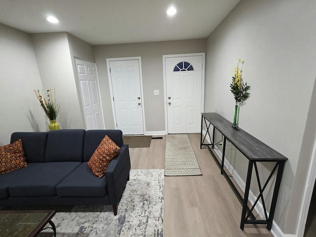 living area featuring recessed lighting, light wood-type flooring, and baseboards