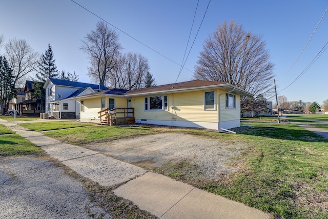 view of front of house with a front lawn and crawl space