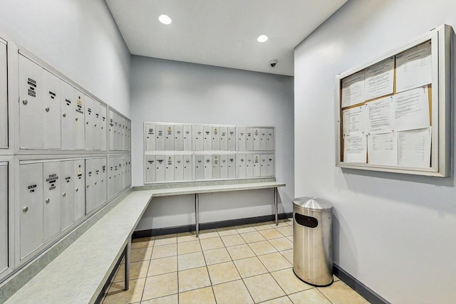 700 W Bittersweet Pl Unit 807, Chicago, IL 60613 - surrounding community with mail area and recessed lighting