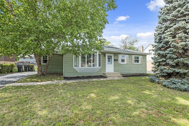 10922 Massasoit Ave, Chicago Ridge, IL 60415 - view of front facade featuring a front yard