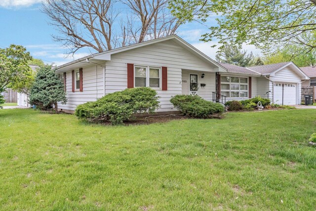 102 Robinson Dr, Morris, IL 60450 - ranch-style home with a garage and a front yard