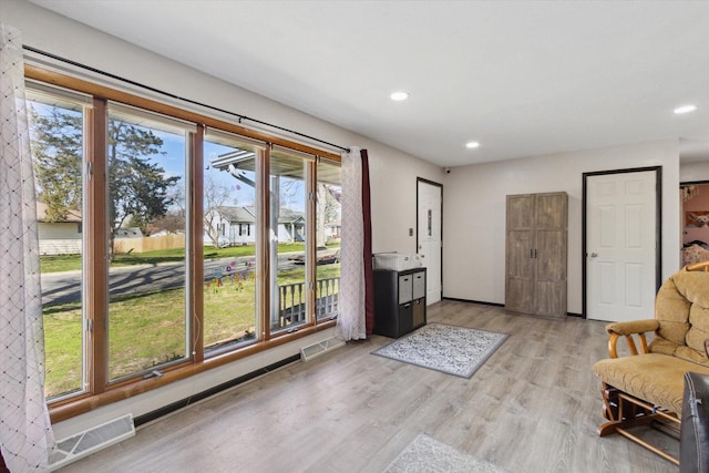 313 W S St, Pearl City, IL 61062 - living area featuring light wood-style flooring, baseboards, visible vents, and recessed lighting