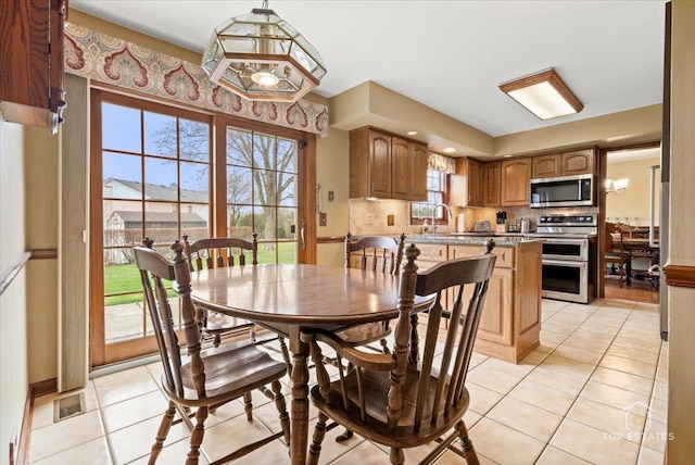 dining room featuring visible vents and light tile patterned floors