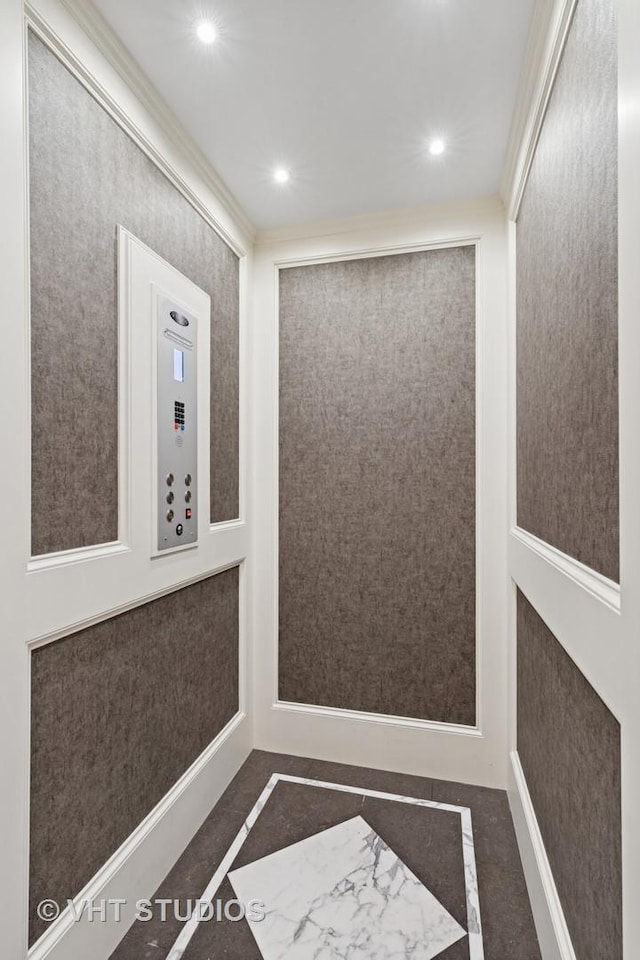 2140 N Seminary Ave, Chicago, IL 60614 - details featuring elevator and recessed lighting
