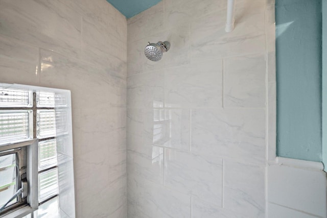 429 Geneva Ave, Bellwood, IL 60104 - room details featuring a tile shower