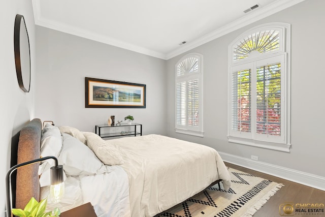 816 W Lill Ave, Chicago, IL 60614 - bedroom featuring wood finished floors, ornamental molding, and baseboards
