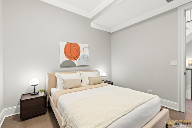 816 W Lill Ave, Chicago, IL 60614 - bedroom with crown molding, wood finished floors, and baseboards