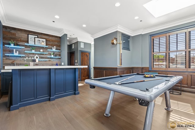 816 W Lill Ave, Chicago, IL 60614 - rec room with a skylight, light wood-style flooring, ornamental molding, recessed lighting, and billiards table