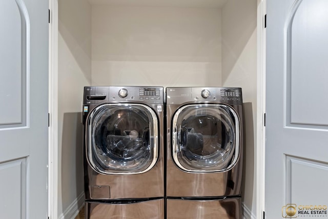 816 W Lill Ave, Chicago, IL 60614 - laundry area featuring washing machine and dryer