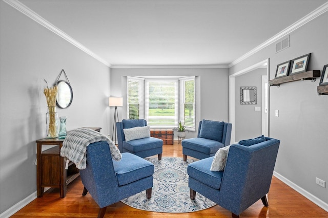 living area featuring crown molding, baseboards, and visible vents