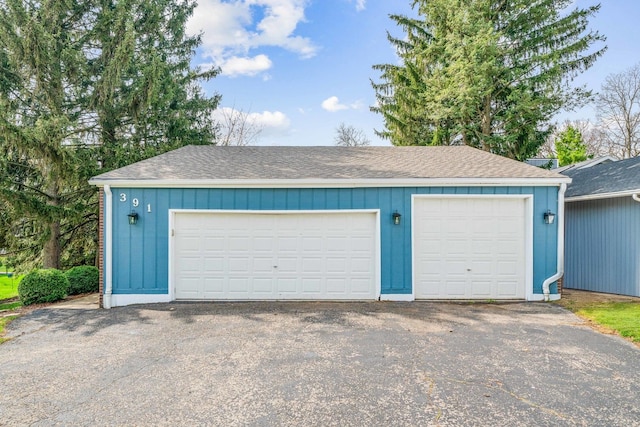 view of detached garage