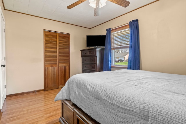 26 S Victoria Ln, Streamwood, IL 60107 - bedroom featuring baseboards, light wood-style floors, a closet, ceiling fan, and ornamental molding
