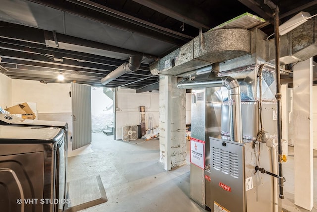 138 W Kenilworth Ave, Villa Park, IL 60181 - unfinished below grade area featuring washing machine and clothes dryer and heating unit