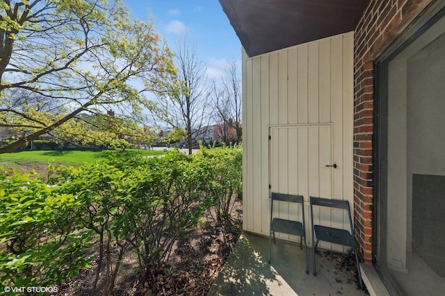 3085 Pheasant Creek Dr Unit 110, Northbrook, IL 60062 - sitting room featuring carpet flooring