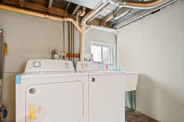 3507 N Osceola Ave, Chicago, IL 60634 - laundry room featuring washer and clothes dryer