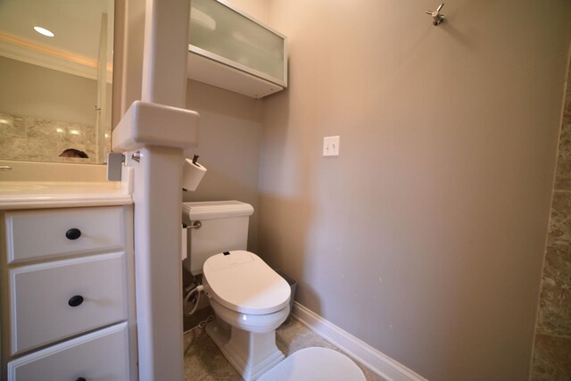 living room featuring recessed lighting and baseboards