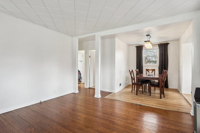 dining area with visible vents, wood finished floors, and baseboards