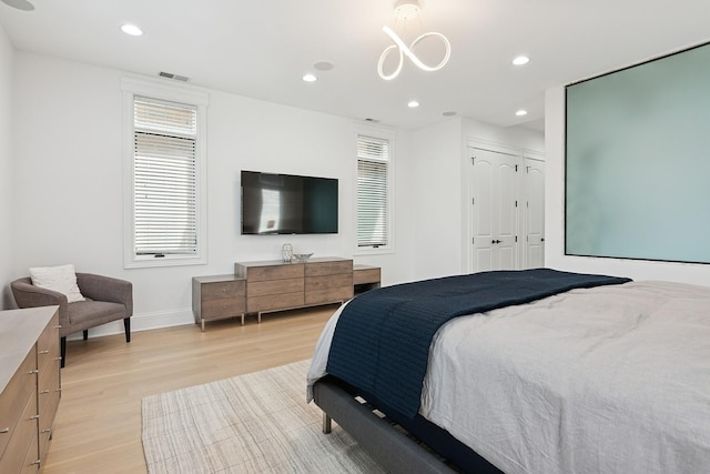 1431 N Mohawk St, Chicago, IL 60610 - bedroom featuring light wood-style flooring, baseboards, recessed lighting, and a closet