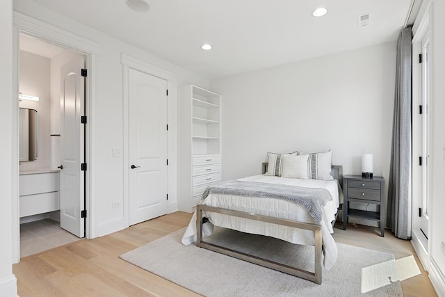 1431 N Mohawk St, Chicago, IL 60610 - bedroom featuring light wood-style flooring, recessed lighting, and ensuite bathroom