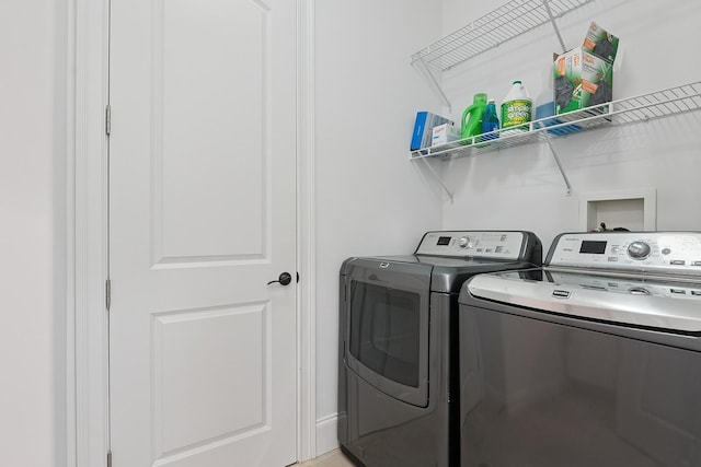 1431 N Mohawk St, Chicago, IL 60610 - washroom with washer and clothes dryer
