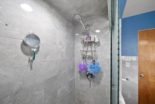 full bath featuring a tile shower