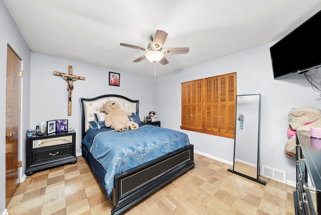 bedroom with ceiling fan and baseboards