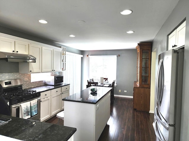 carpeted living area featuring visible vents, a fireplace, and baseboards