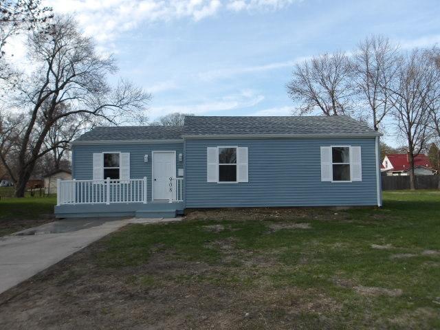 908 Merrill Ave, Loves Park, IL 61111 - manufactured / mobile home with a shingled roof and a front lawn