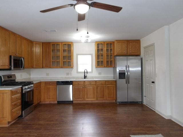 908 Merrill Ave, Loves Park, IL 61111 - kitchen featuring stainless steel appliances, a sink, dark wood-style flooring, visible vents, and a ceiling fan