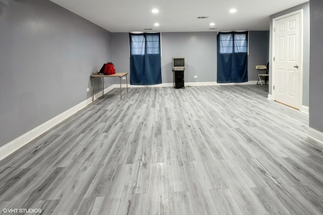 interior space featuring visible vents, baseboards, wood finished floors, and recessed lighting