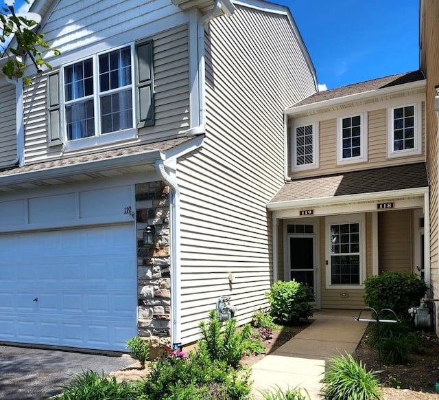 119 Oak Knoll Ct, Volo, IL 60020 - view of side of home with a garage and stone siding