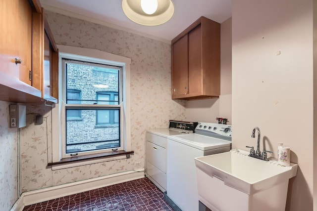 1331 W Greenleaf Ave Unit 2, Chicago, IL 60626 - laundry area with separate washer and dryer, cabinet space, baseboards, and wallpapered walls