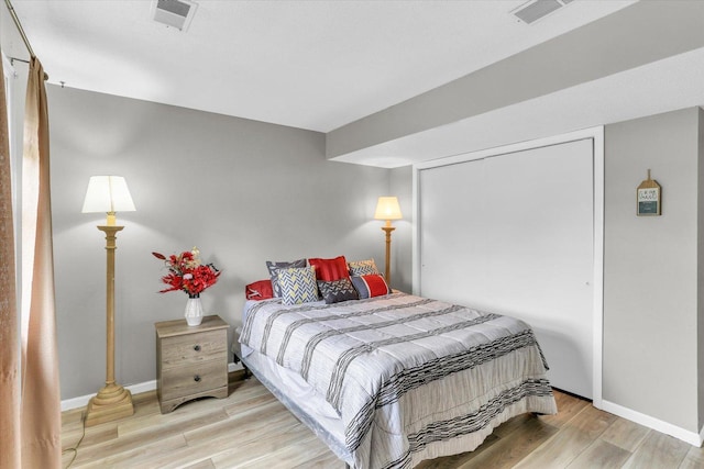 3104 Park Haven Blvd, Danville, IL 61832 - bedroom with light wood-style flooring, baseboards, and a closet