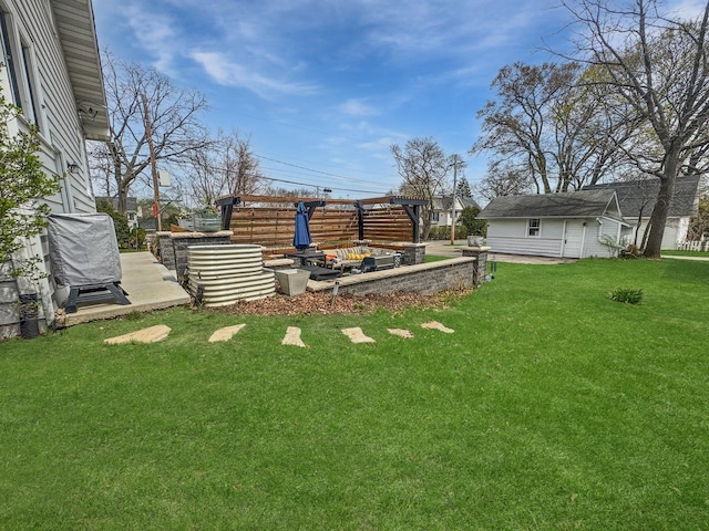 view of yard featuring a pergola
